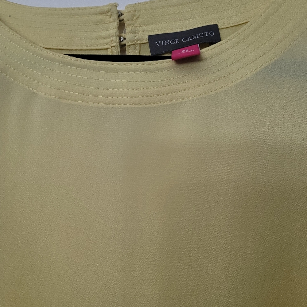 Vince Camuto Floral Beauty Yellow Iris Top - Picture 3 of 6